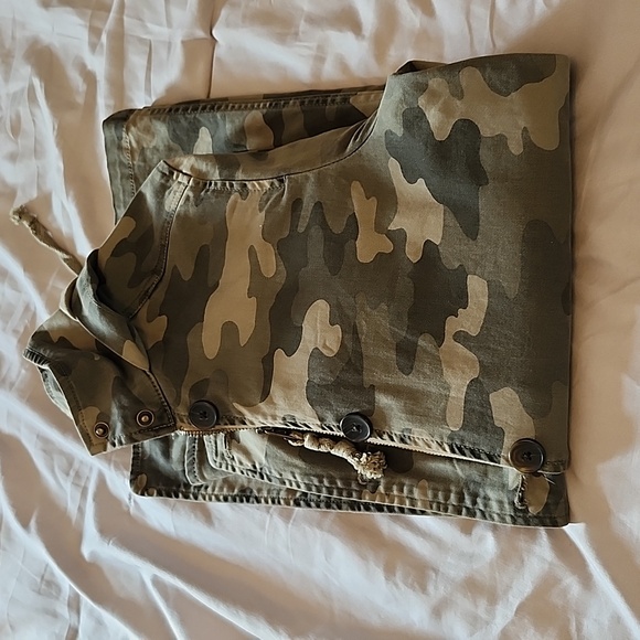 Women's size S Lucky Brand Camouflage Jacket W/Drawstring And Hood - Picture 10 of 10
